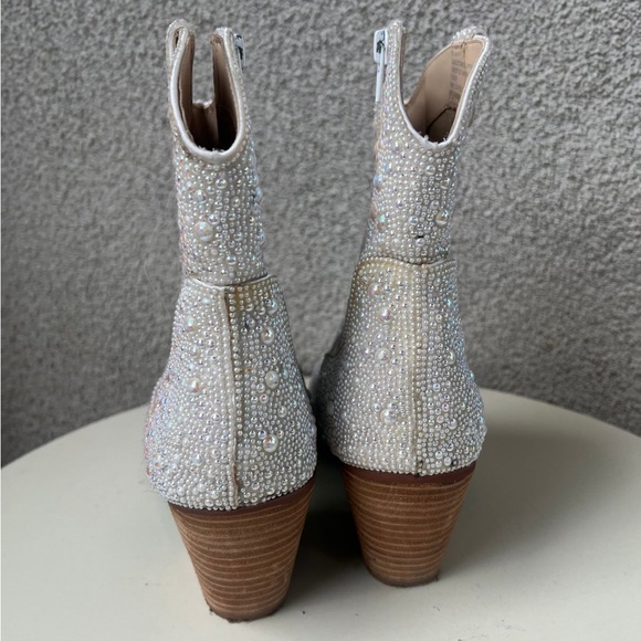 Betsey Johnson ankle boots cowgirl white Emory beads pointed toe size 11M - Picture 4 of 8